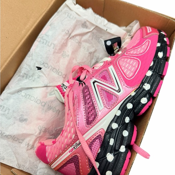 New Balance RunDisney Minnie Mouse Kids Shoes Size 3.5 NIB Rare 2014 - Picture 4 of 9